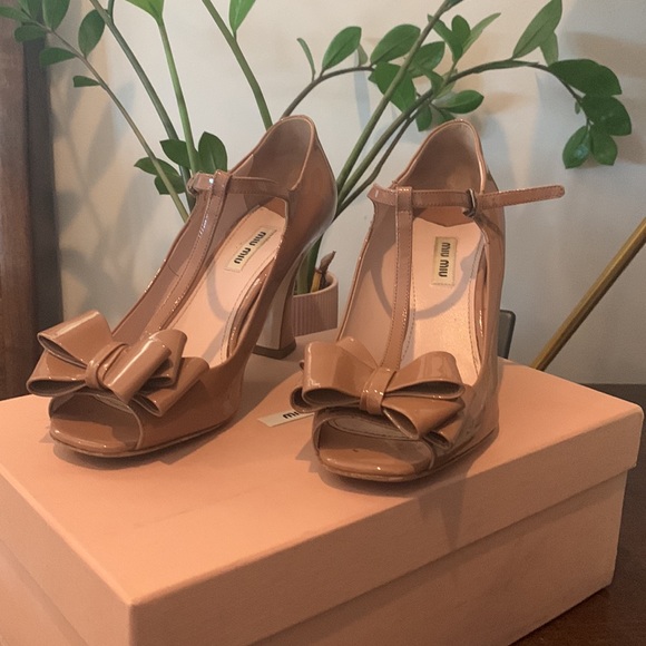 Miu Miu patent tan leather Mary Jane with peep toe and bow - Picture 2 of 6